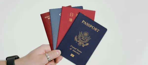 支持识读ICAO DOC 9303 标准的200多个国家的电子护照、纸质护照等